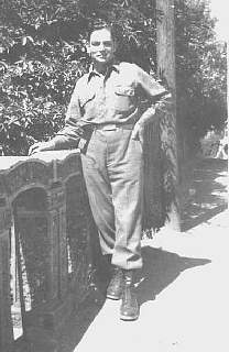 george lacey in lamans france 7-7-1945.jpg